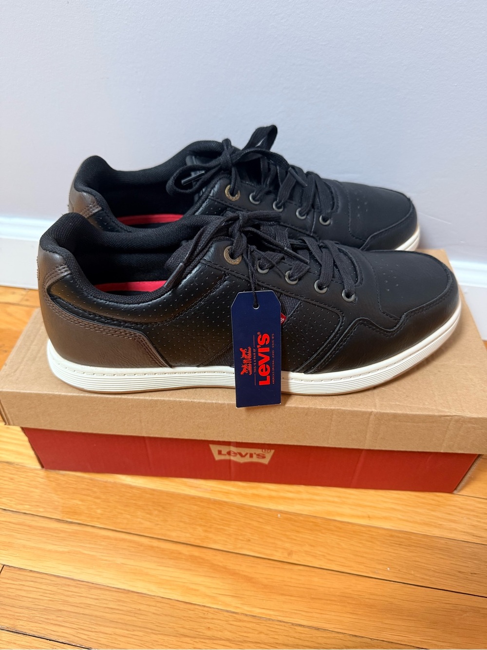 NWT Levi's Black with brown detailing Low-Top Sneakers